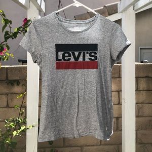 levi’s grey t-shirt